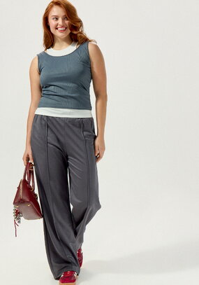 Брюки со стрелками свободного кроя