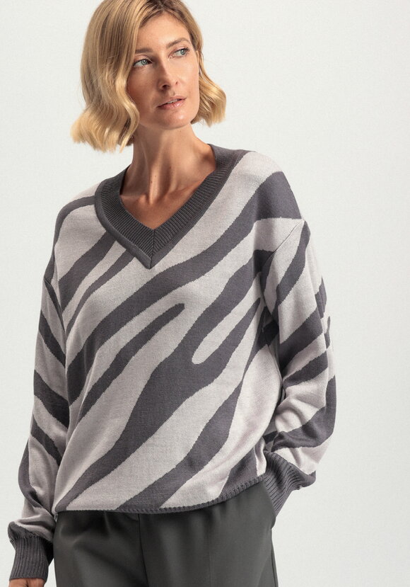 Джемпер с принтом зебра шир.  580, рис. 10