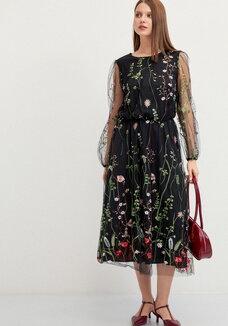 Платье с вышивкой по сетке