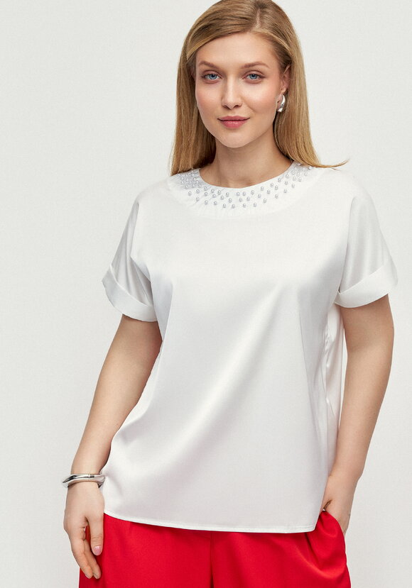 Блуза с декоративным украшением по горловине шир.  580, рис. 1