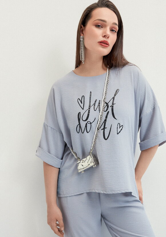 Костюм брючный с лаконичным принтом шир.  580, рис. 30