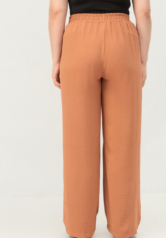 Брюки с карманами, свободного кроя шир.  580, рис. 38