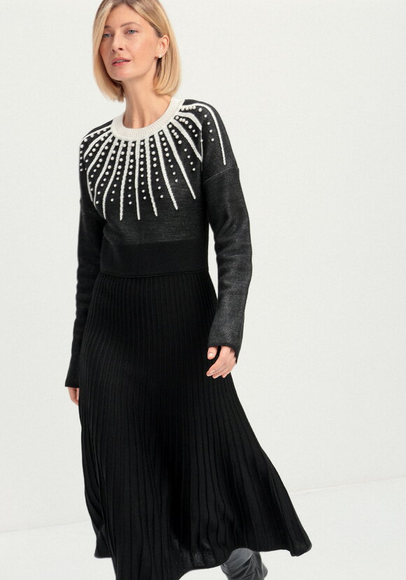 Платье с жемчужным узором на груди шир.  580, рис. 2