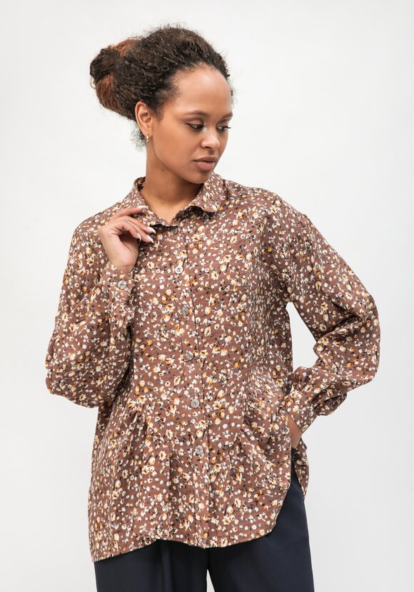 Блуза с круглым воротником на стойке шир.  580, рис. 1