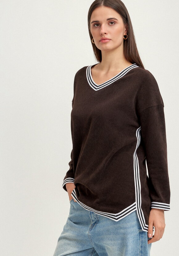 Джемпер с V-образным вырезом горловины шир.  580, рис. 7