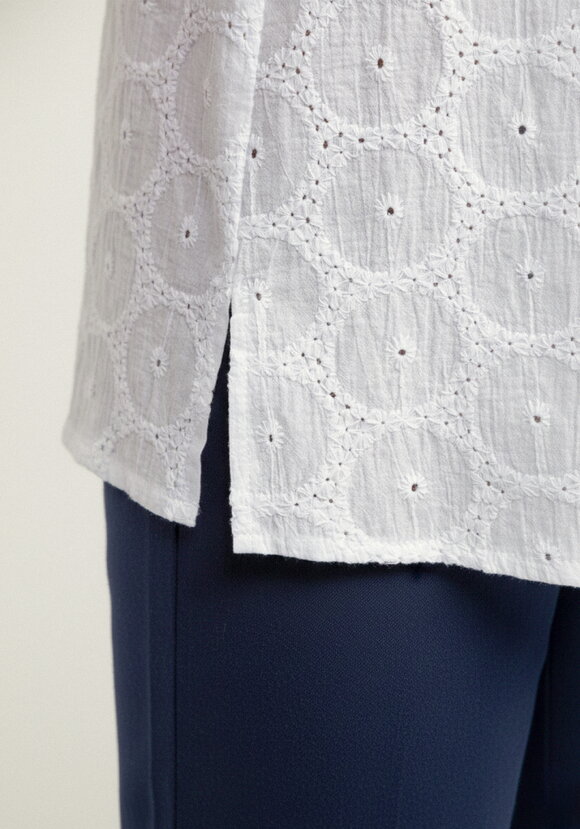 Блуза из шитья с коротким рукавoм шир.  580, рис. 5