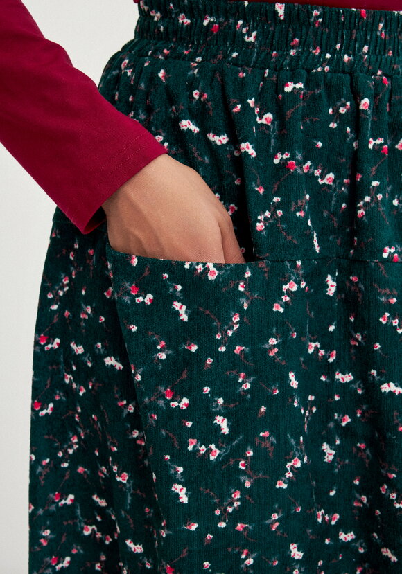 Юбка с оригинальными карманами впереди шир.  580, рис. 12