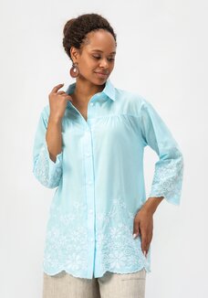 Блуза с цветочной вышивкой на пуговицах