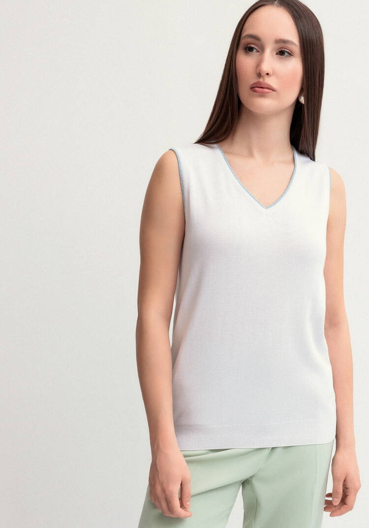 Топ с V-образным вырезом шир.  750, рис. 15