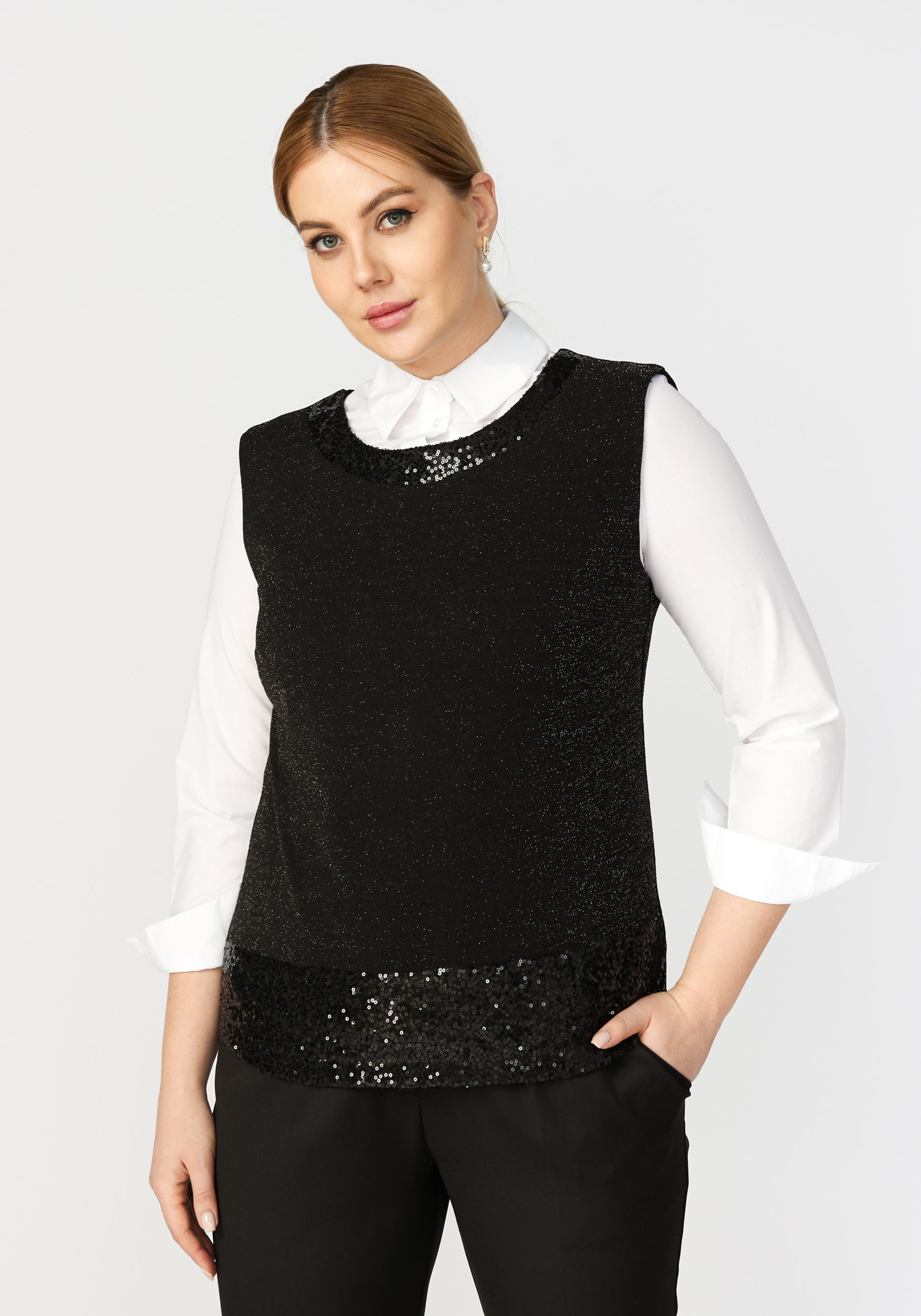 Топ с отделкой из  пайеток