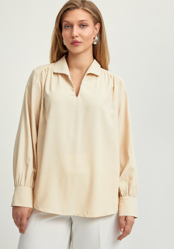 Блуза со сборкой на кокетке шир.  580, рис. 12