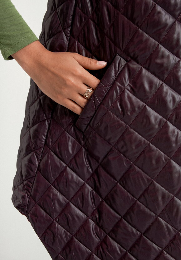 Жилет стёганый с ассиметричным низом шир.  580, рис. 5