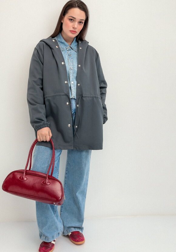 Ветровка с капюшоном и талии на кулиске шир.  580, рис. 22