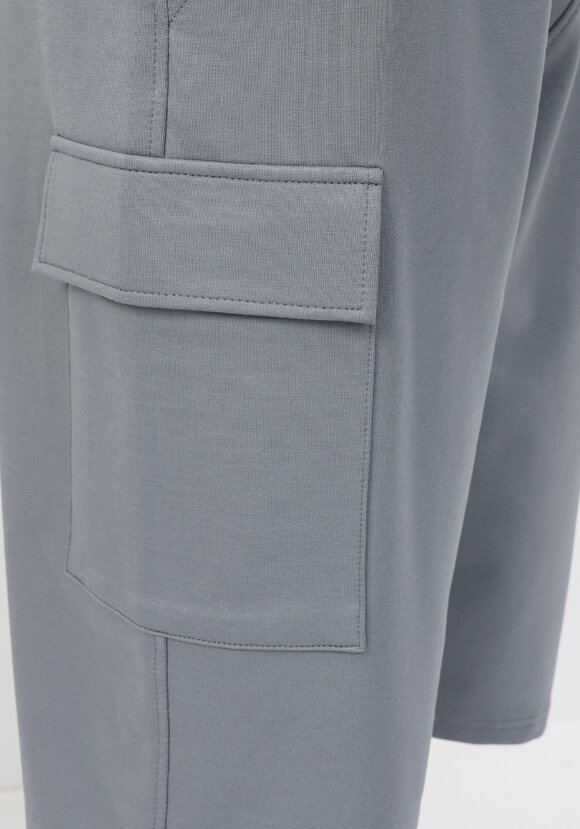 Шорты с боковыми накладными карманами шир.  580, рис. 22