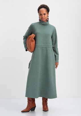 Платье из трикотажной ткани с кулиской