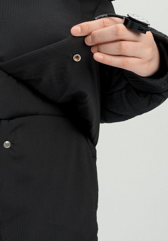 Пуховик с капюшоном и объемными карманами шир.  580, рис. 9