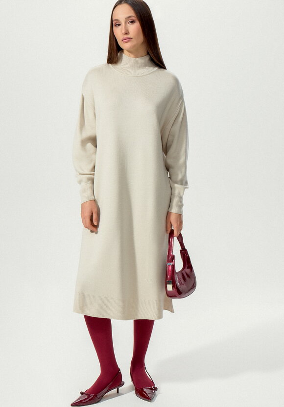 Платье с воротником-стойкой и разрезами шир.  580, рис. 12