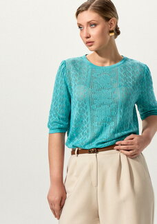 Джемпер с ажурным рисунком и защипами