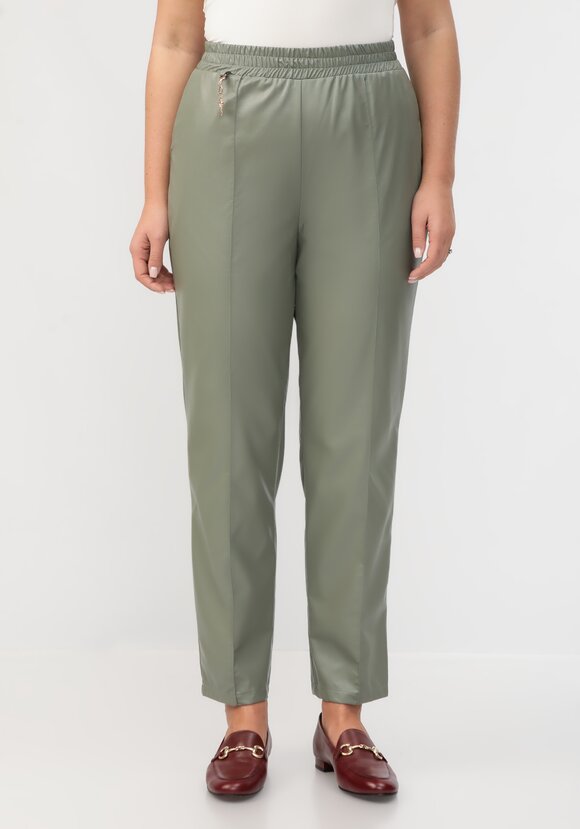 Брюки из экокожи со стрелками шир.  580, рис. 9