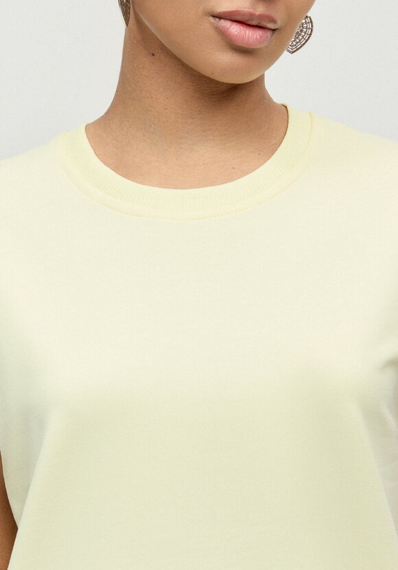 Футболка из трикотажа со спущенным плечом шир.  580, рис. 12