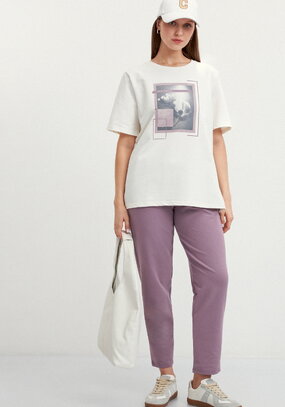 Костюм с флористическим принтом на футболке