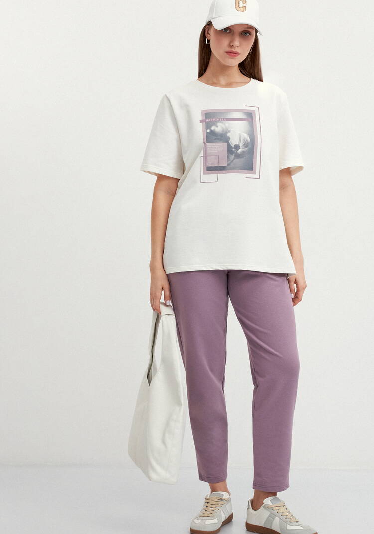 Костюм с флористическим принтом на футболке шир.  750, рис. 35