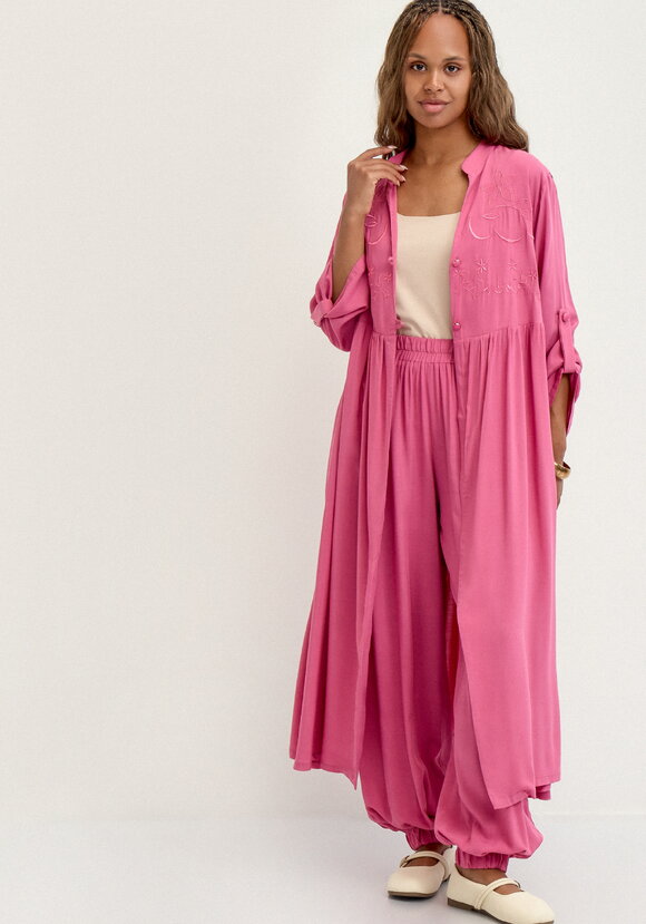 Рубашка с вышивкой на кокетке шир.  580, рис. 25