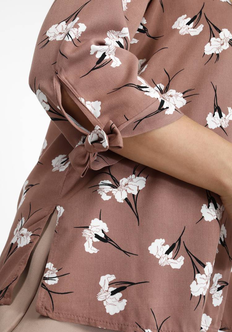 Блуза с V-образным вырезом и с завязками шир.  750, рис. 4