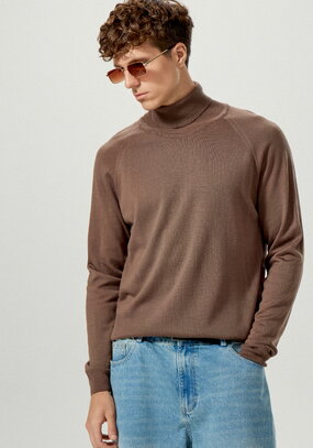 Свитер базовый с высоким воротом