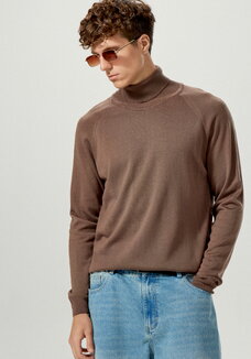 Свитер базовый с высоким воротом