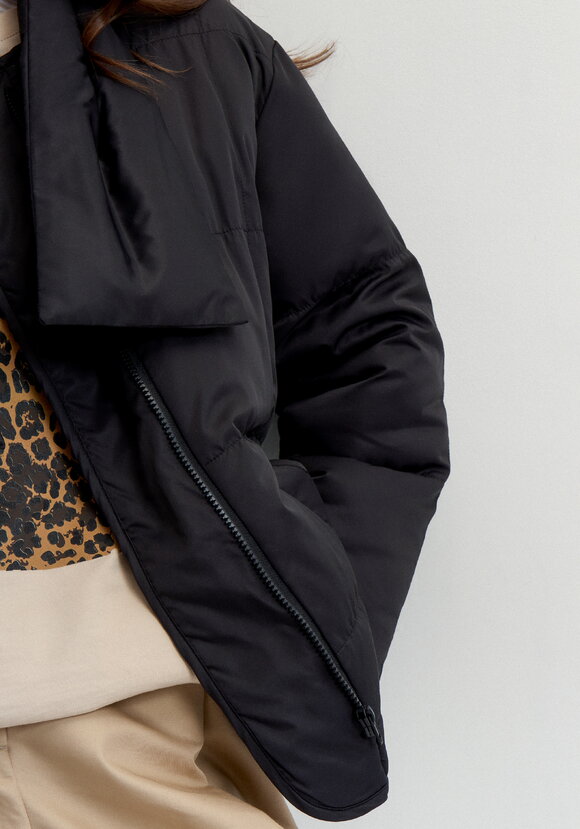 Куртка со съемным воротником шир.  580, рис. 17