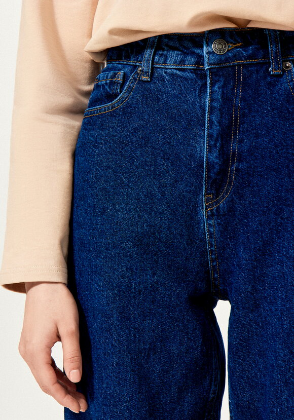 Мом-джинсы с зауженными к низу брючинами шир.  580, рис. 21