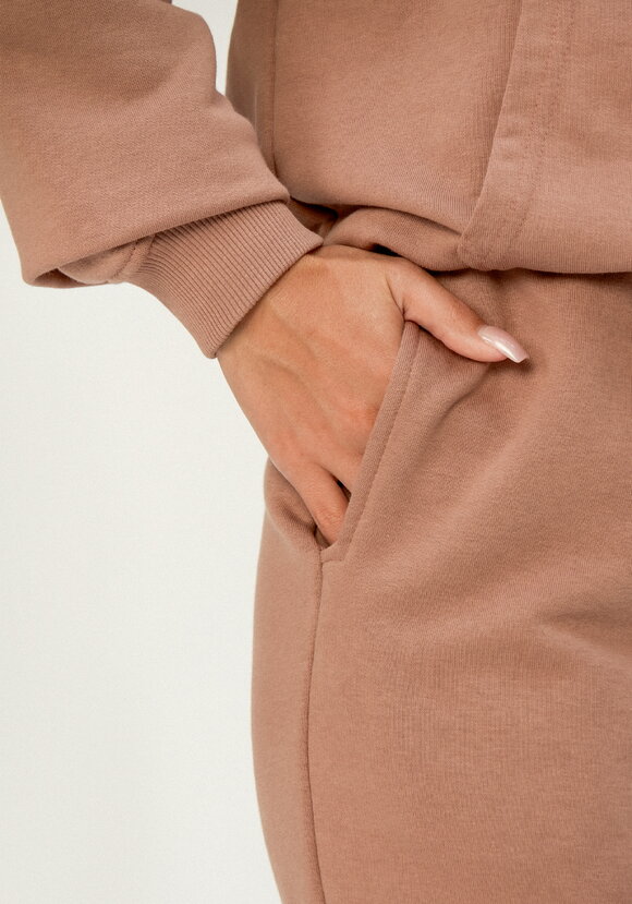 Брюки джоггеры с карманами на резинке шир.  580, рис. 19