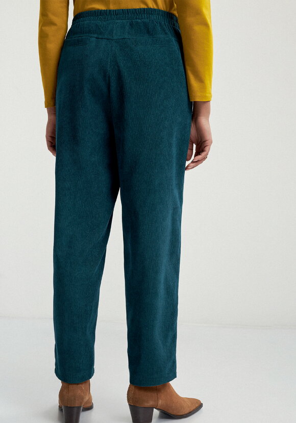 Брюки с карманом в рельефе шир.  580, рис. 21