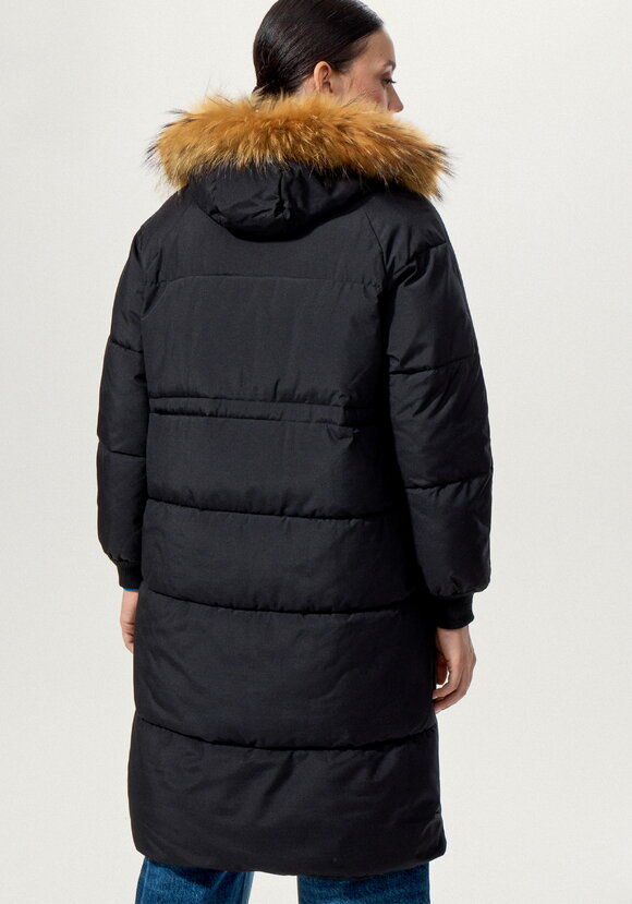 Пальто с меховой опушкой по капюшону шир.  580, рис. 19