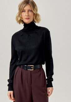 Водолазка с защипами у горловины