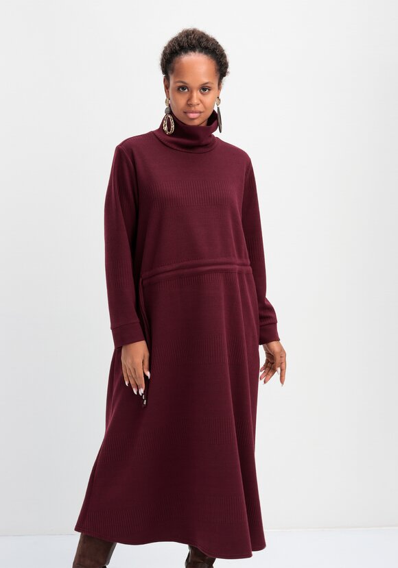 Платье из трикотажной ткани с кулиской шир.  580, рис. 33