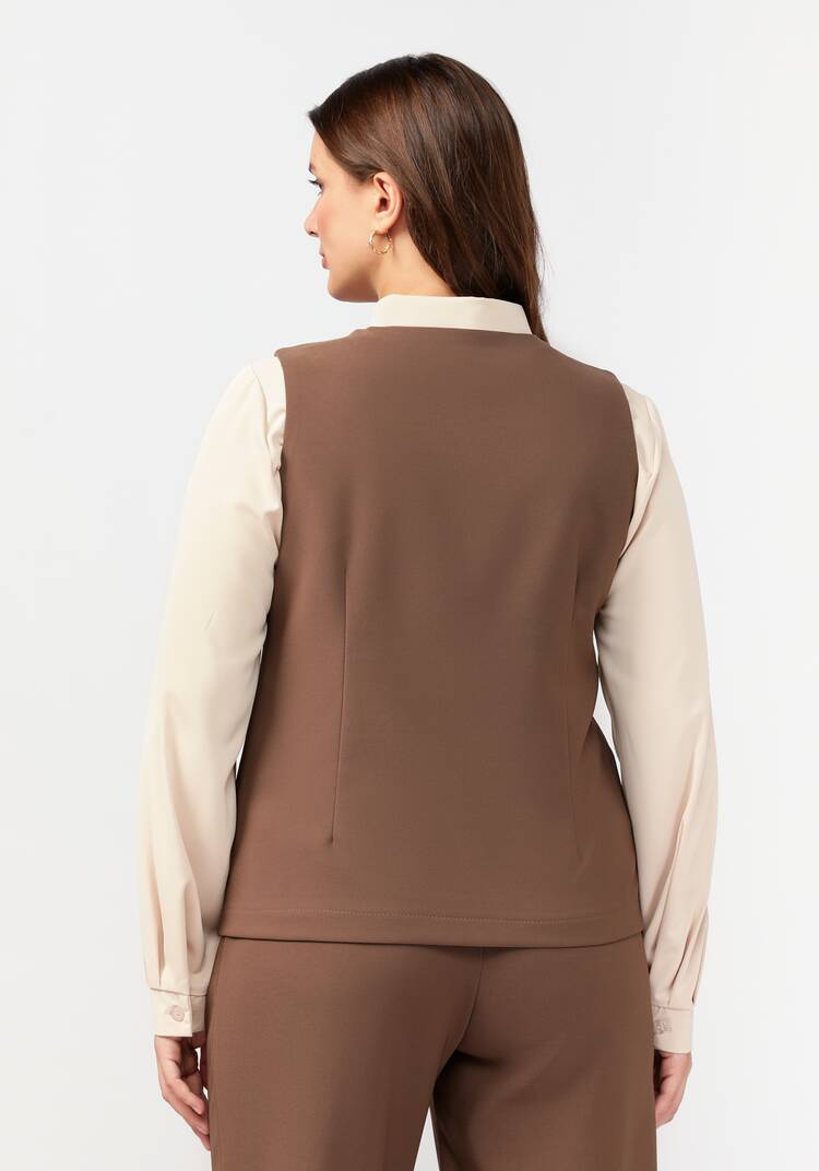 Жилет классический на пуговицах шир.  750, рис. 9