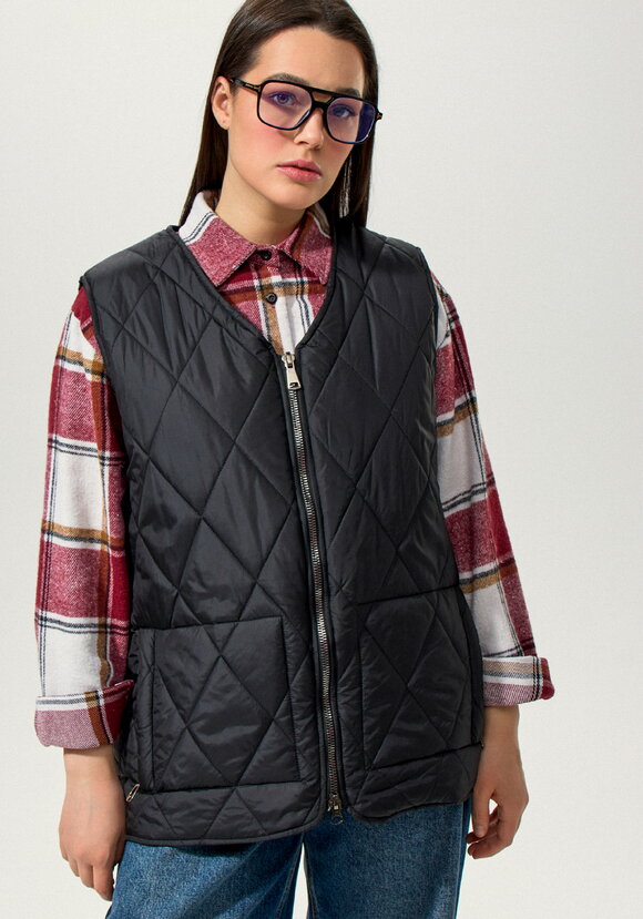 Жилет стеганый свободного кроя на молнии шир.  580, рис. 10