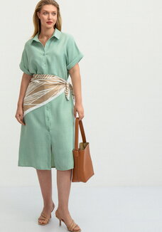 Платье со спущенным плечом А-силуэта