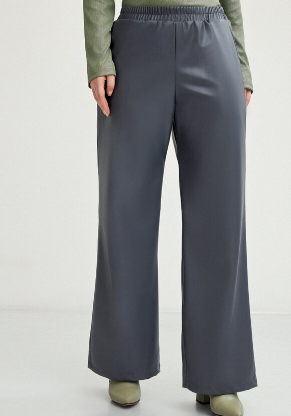 Брюки прямые из экo-кожи шир.  580, рис. 10