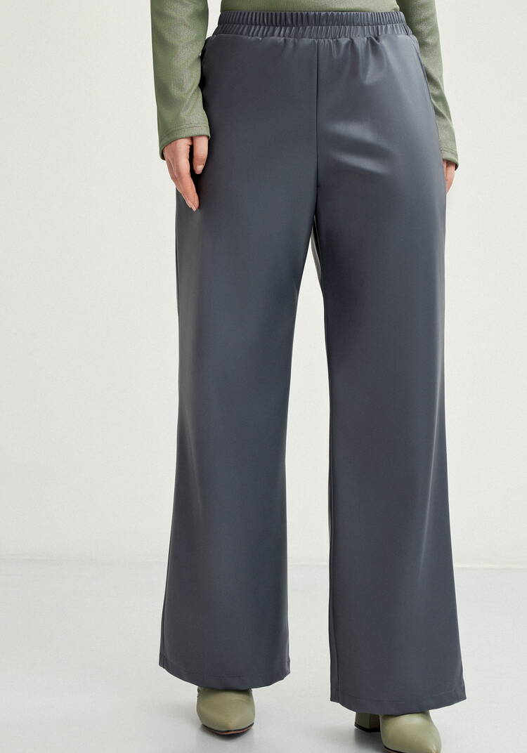 Брюки прямые из экo-кожи шир.  750, рис. 10