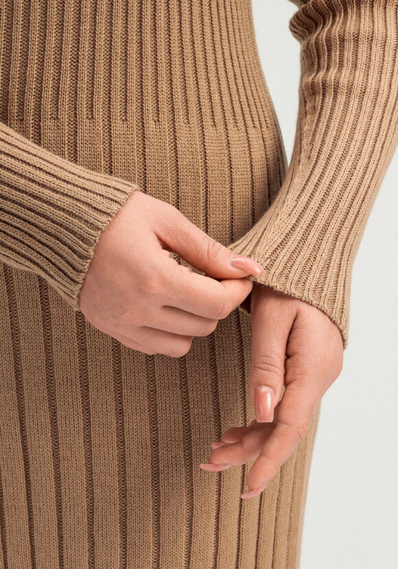 Платье прямого силуэта в рубчик шир.  580, рис. 6