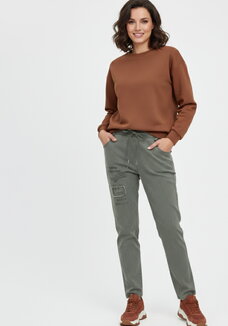 Джинсы с нашивкой