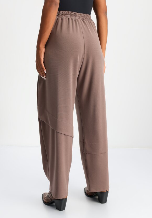 Брюки с отрезными линиями шир.  580, рис. 3