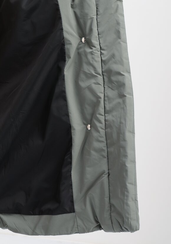 Пальто с меховой опушкой и капюшоном шир.  580, рис. 27