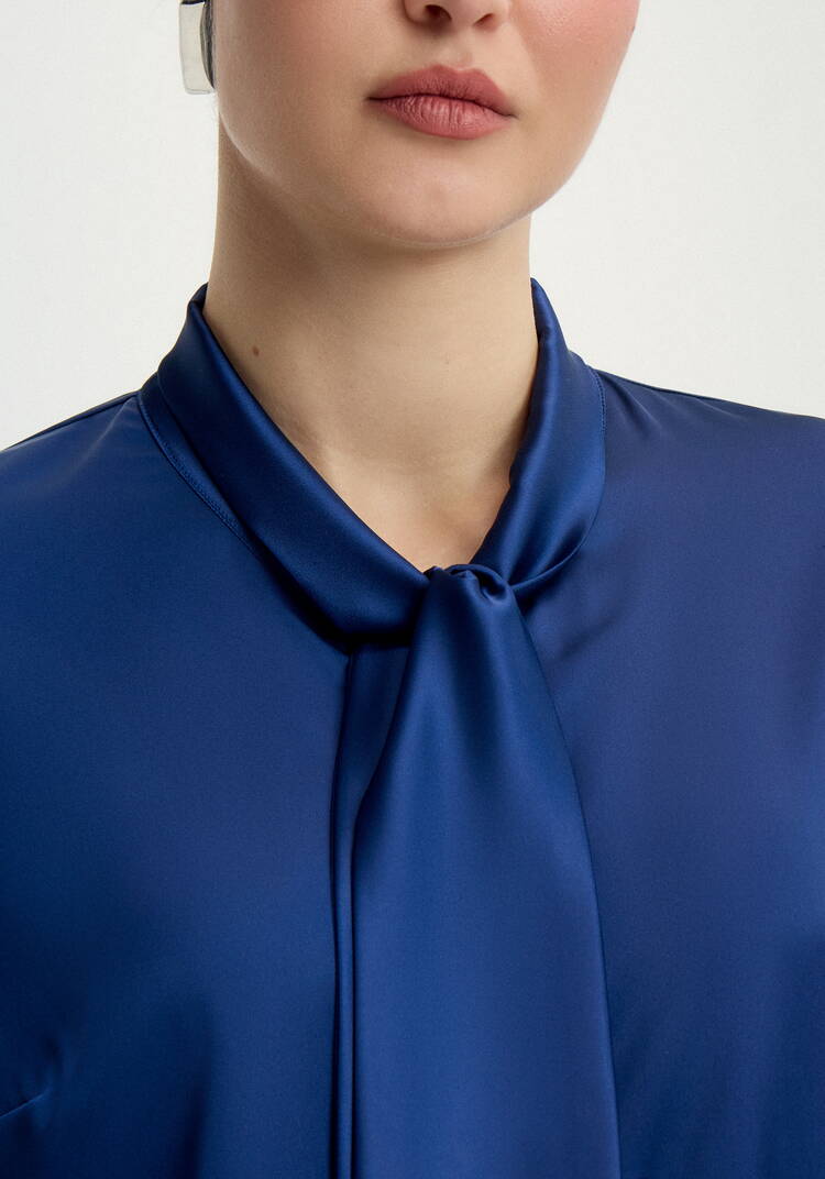 Блуза шелковая на пуговицах с бантом шир.  750, рис. 11