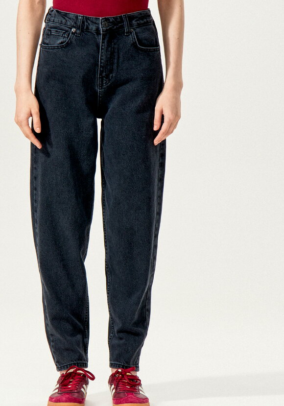 Мом-джинсы с зауженными к низу брючинами шир.  580, рис. 4