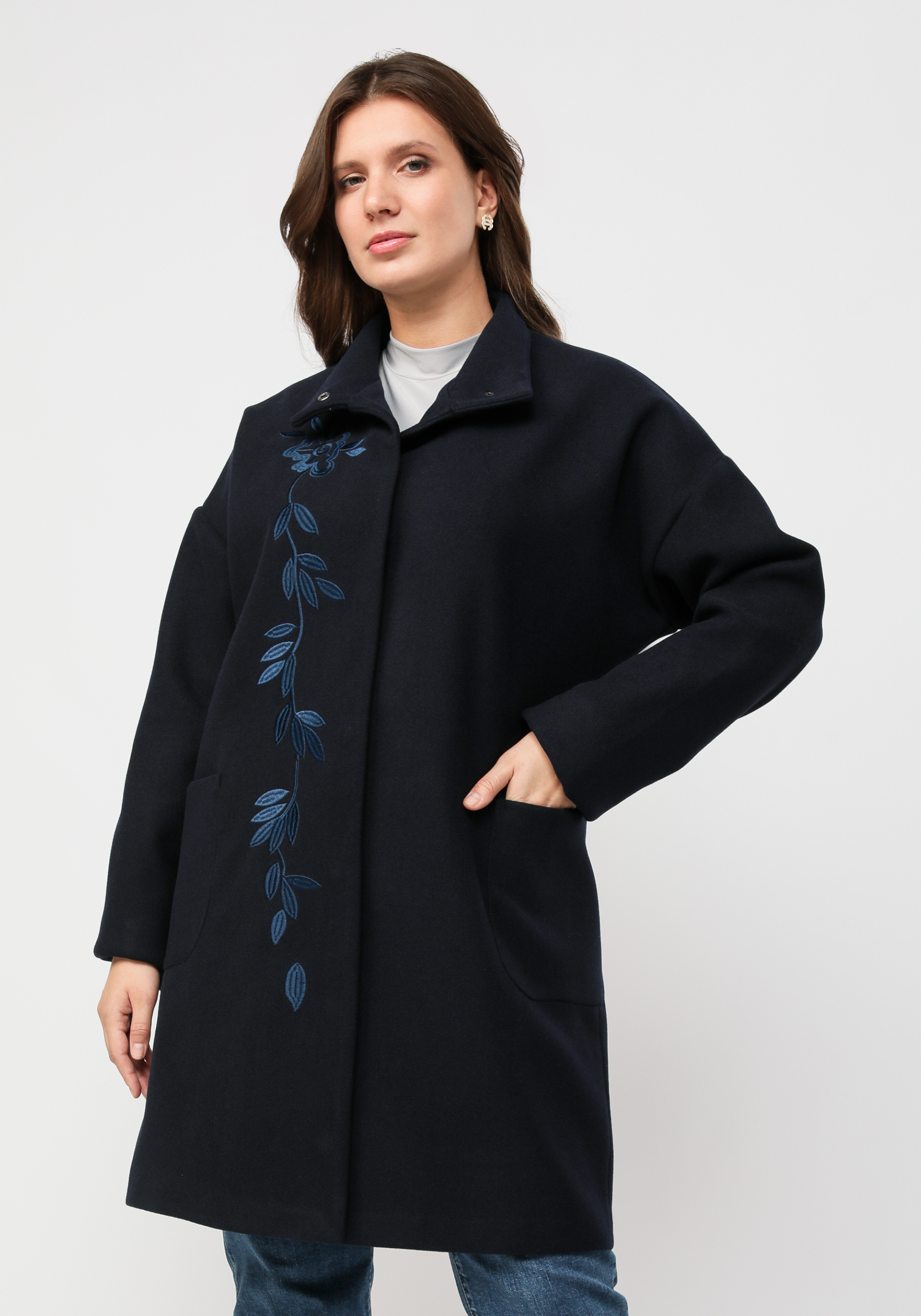 пальто с молнией по боковым разрезам Пальто с вышивкой