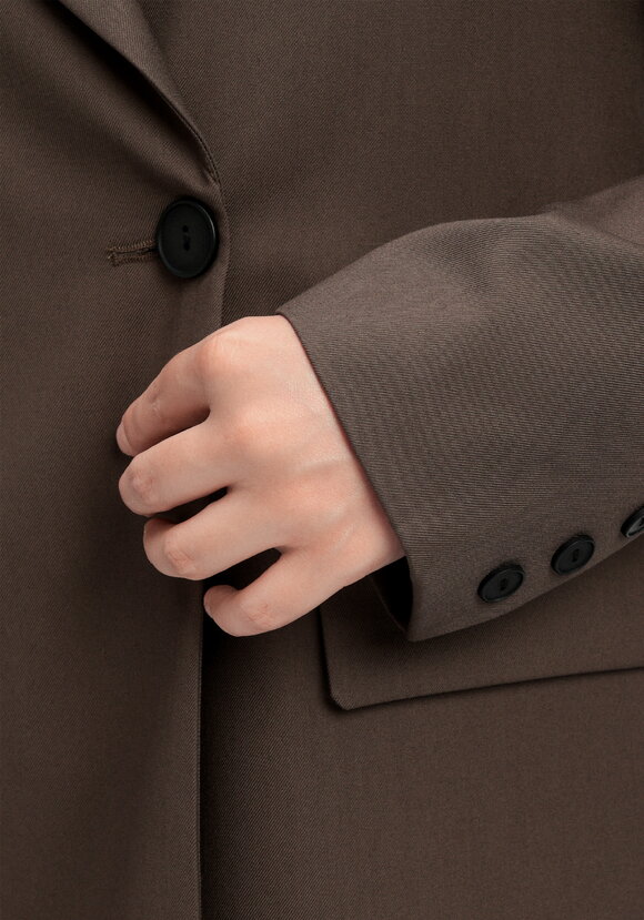 Пиджак с разрезом по спинке шир.  580, рис. 24